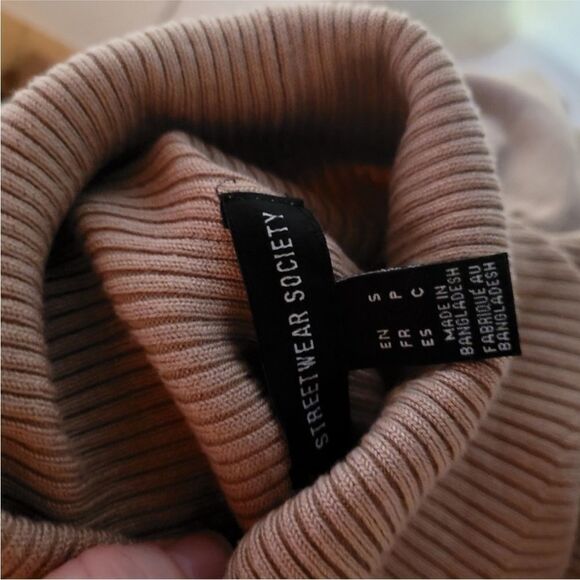 Streetwear Society Tan Turtleneck Sweater with Ruffle Sleeves size Small - Picture 3 of 4